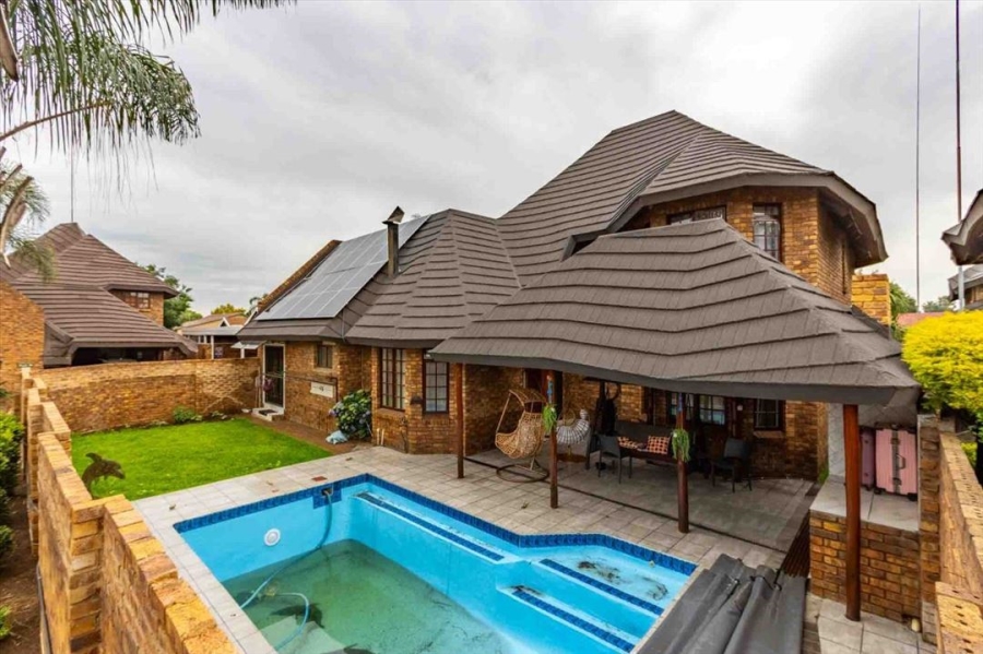 4 Bedroom Property for Sale in Dayanglen Gauteng