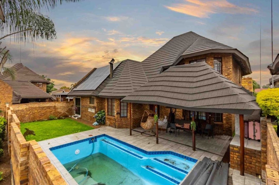 4 Bedroom Property for Sale in Dayanglen Gauteng