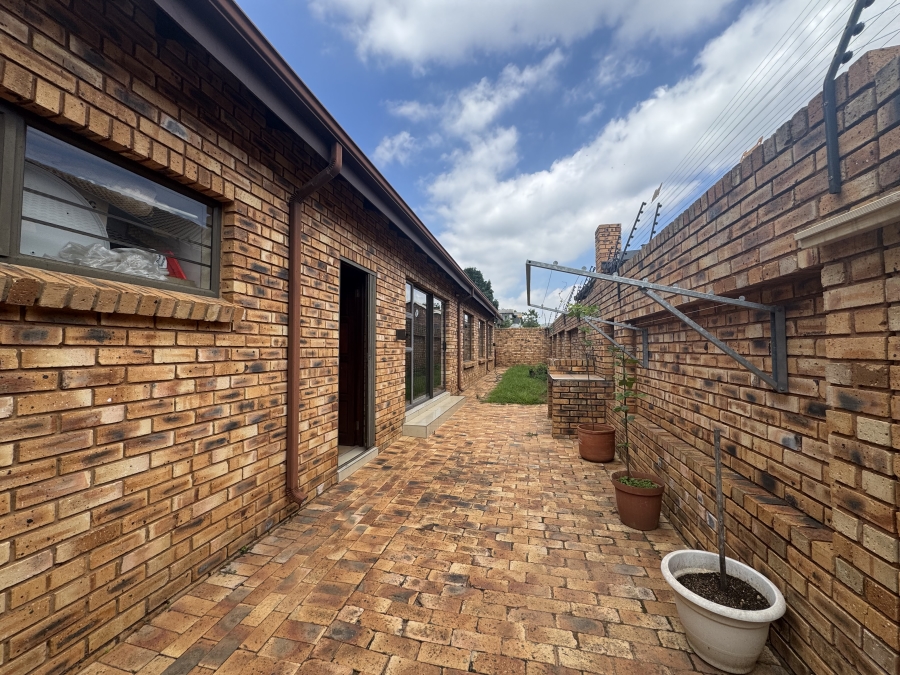 3 Bedroom Property for Sale in New Redruth Gauteng