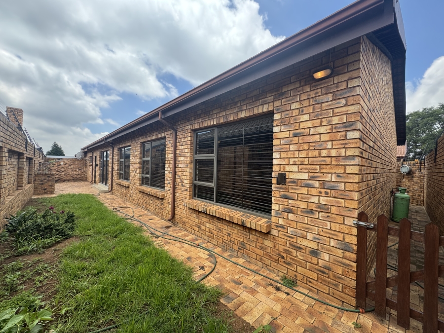 3 Bedroom Property for Sale in New Redruth Gauteng
