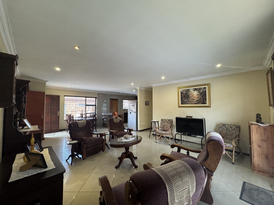 3 Bedroom Property for Sale in New Redruth Gauteng