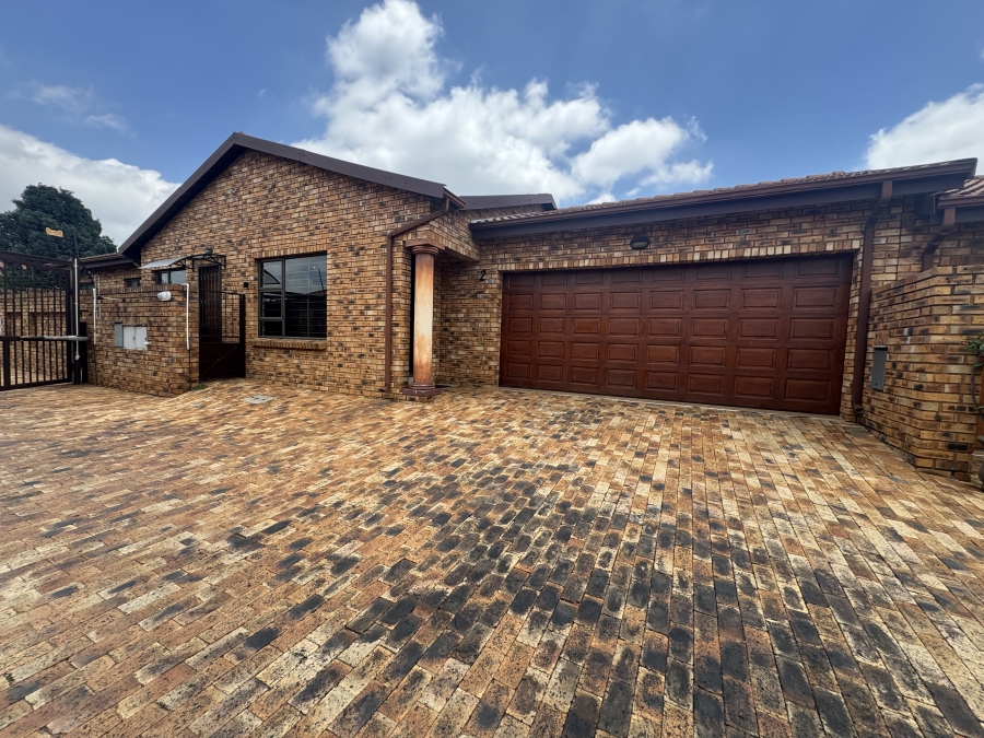 3 Bedroom Property for Sale in New Redruth Gauteng