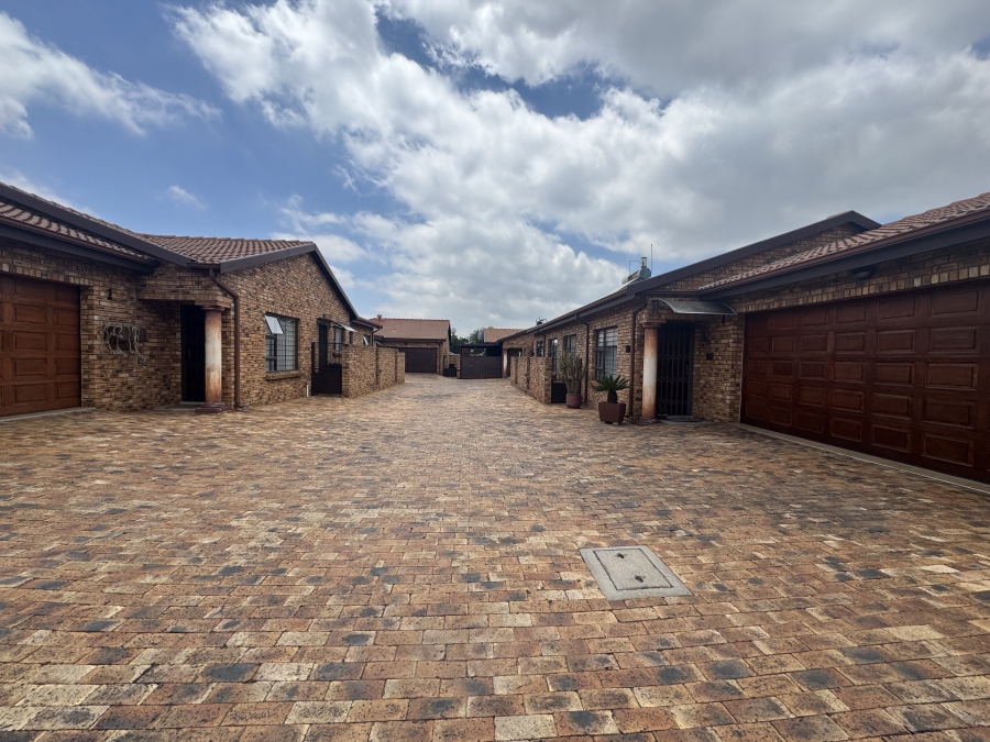 3 Bedroom Property for Sale in New Redruth Gauteng
