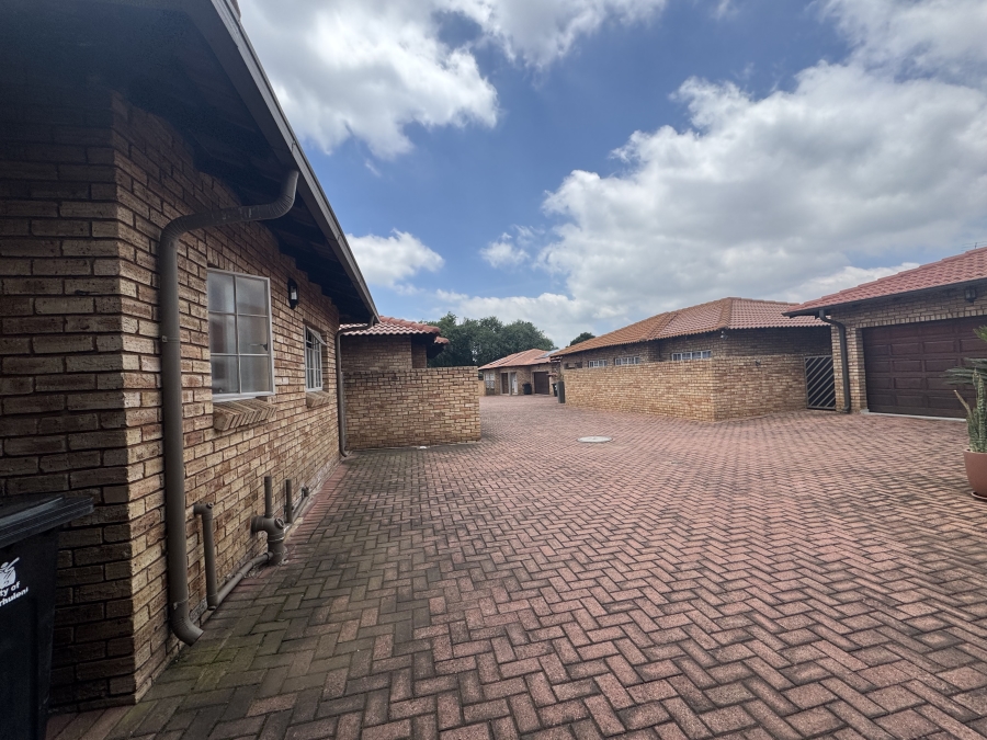 3 Bedroom Property for Sale in New Redruth Gauteng