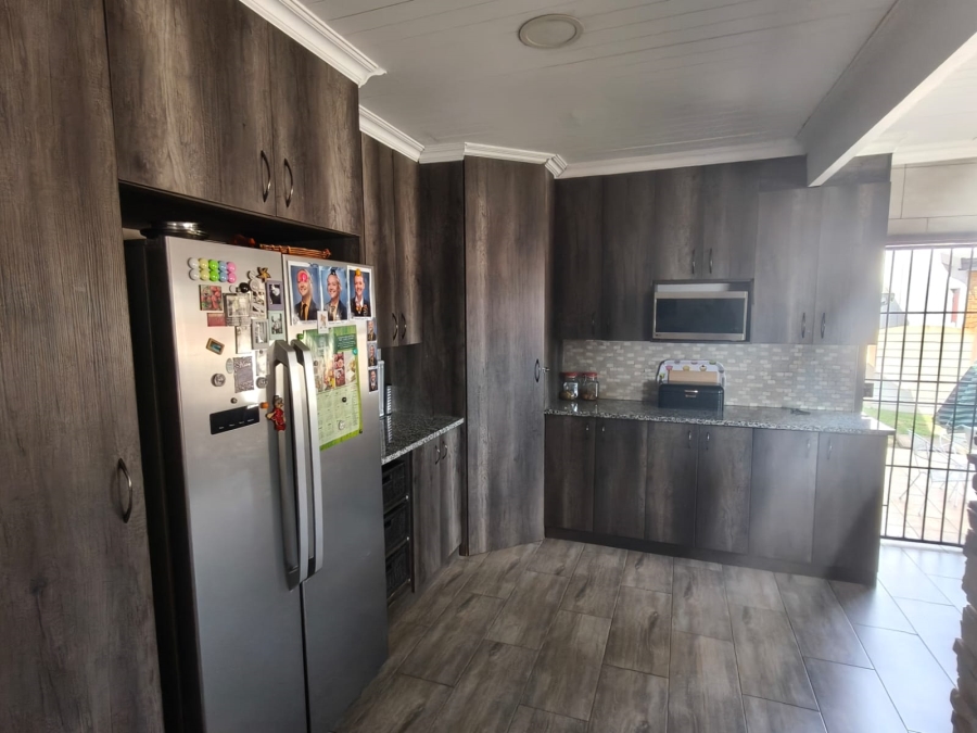 4 Bedroom Property for Sale in Van Riebeeck Park Gauteng