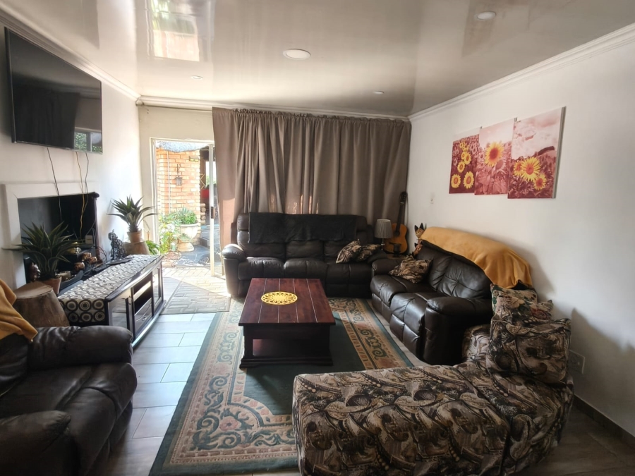 4 Bedroom Property for Sale in Van Riebeeck Park Gauteng