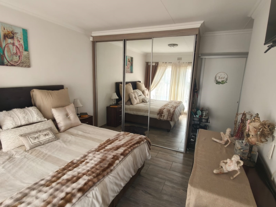 4 Bedroom Property for Sale in Van Riebeeck Park Gauteng