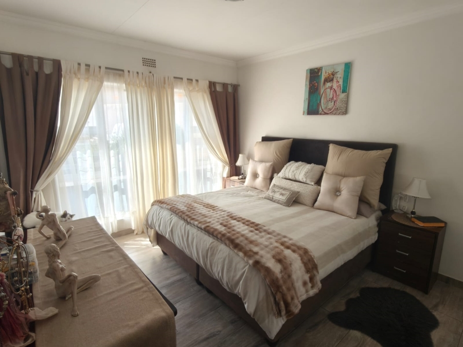 4 Bedroom Property for Sale in Van Riebeeck Park Gauteng