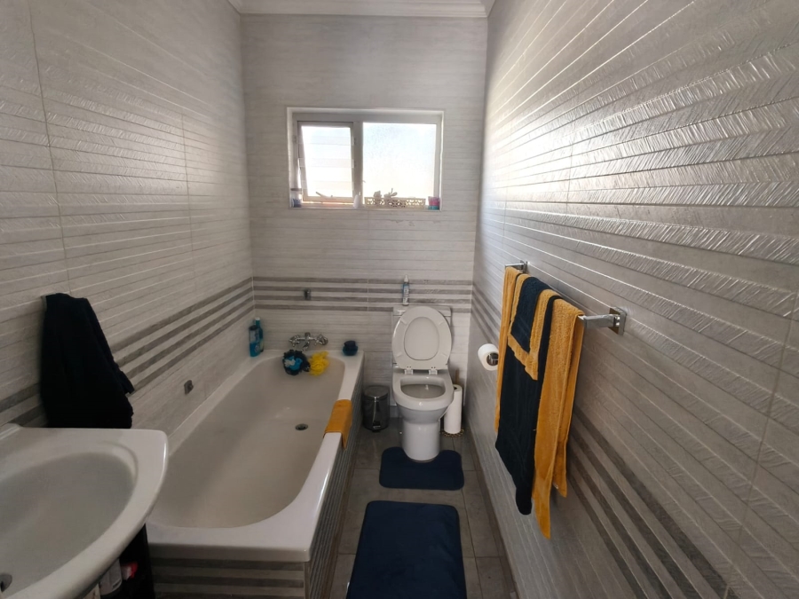 4 Bedroom Property for Sale in Van Riebeeck Park Gauteng