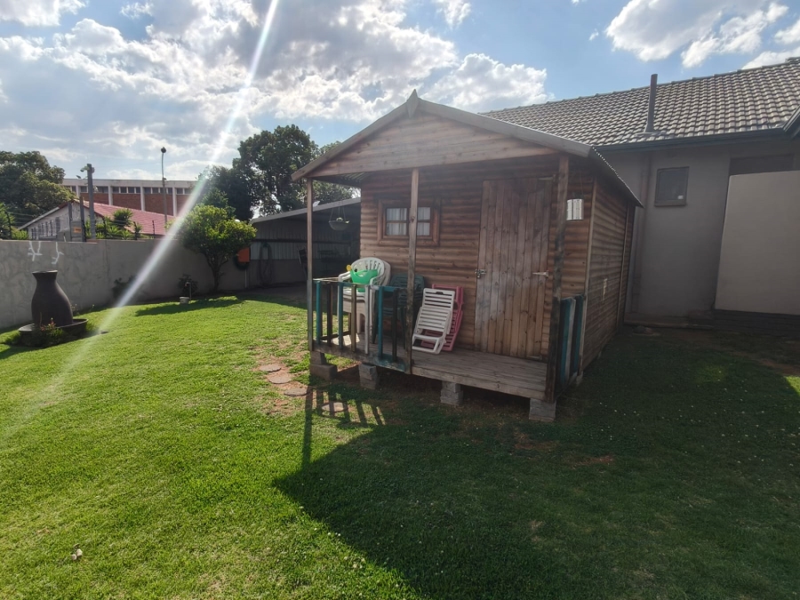 4 Bedroom Property for Sale in Van Riebeeck Park Gauteng