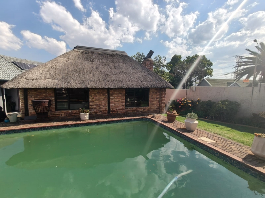 4 Bedroom Property for Sale in Van Riebeeck Park Gauteng