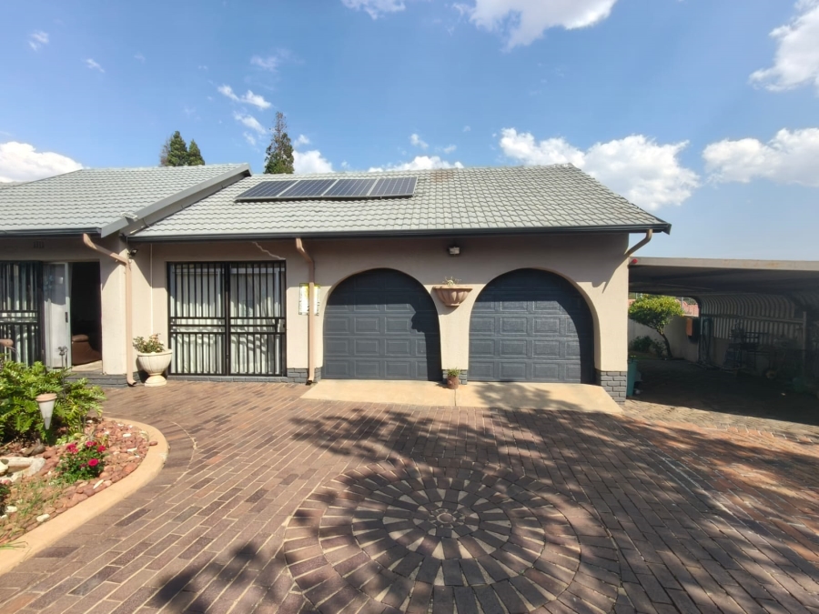 4 Bedroom Property for Sale in Van Riebeeck Park Gauteng