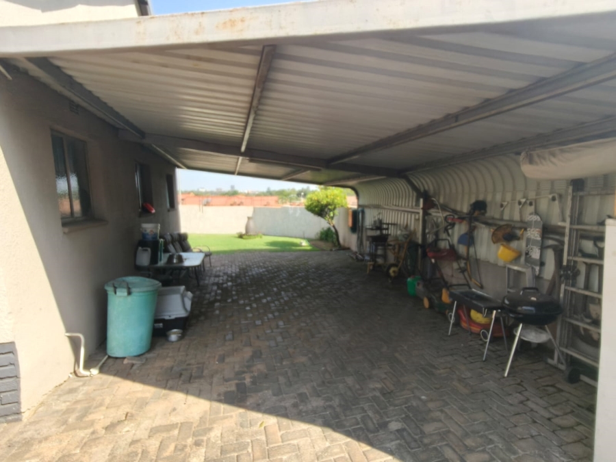 4 Bedroom Property for Sale in Van Riebeeck Park Gauteng