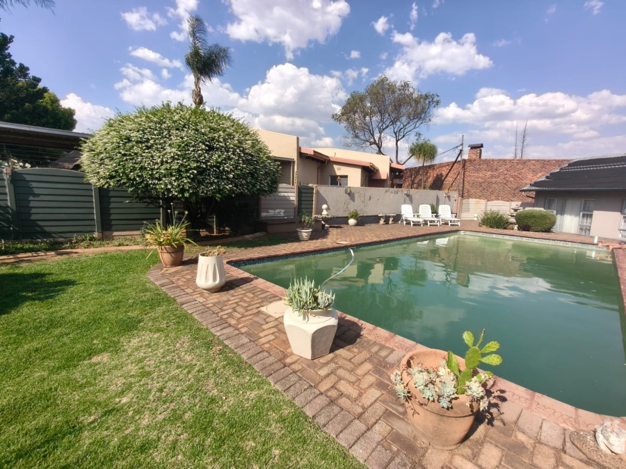 4 Bedroom Property for Sale in Van Riebeeck Park Gauteng