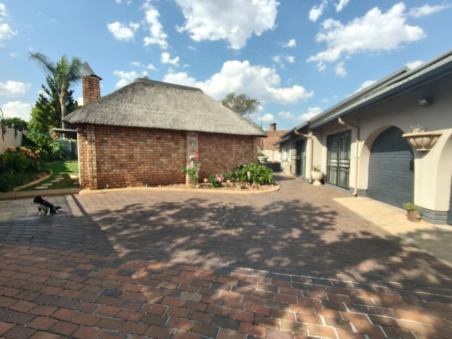 4 Bedroom Property for Sale in Van Riebeeck Park Gauteng