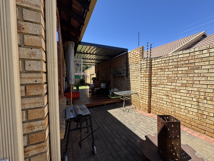 3 Bedroom Property for Sale in New Redruth Gauteng