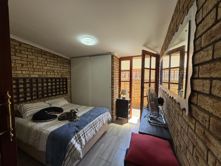 3 Bedroom Property for Sale in New Redruth Gauteng