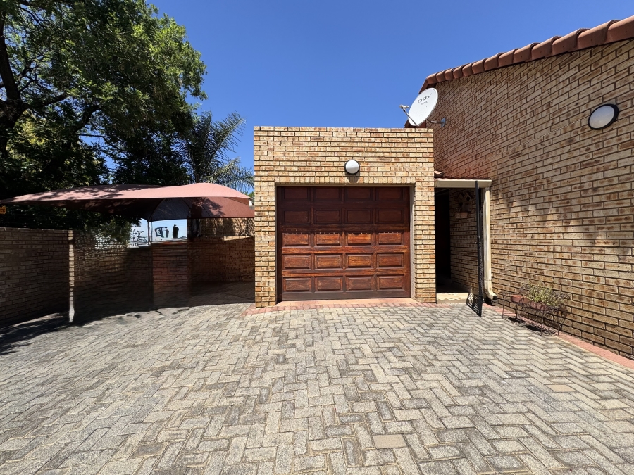 3 Bedroom Property for Sale in New Redruth Gauteng
