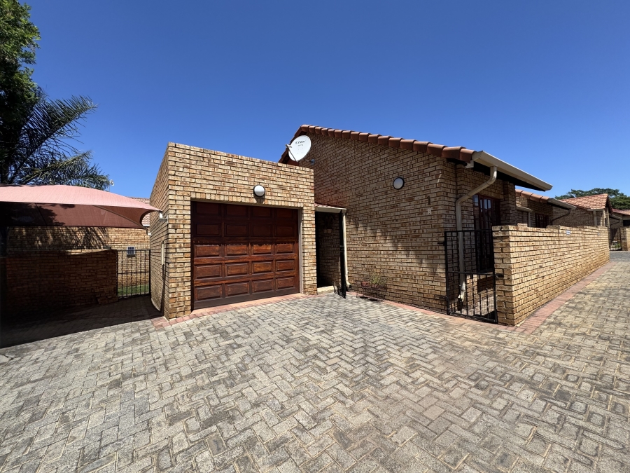 3 Bedroom Property for Sale in New Redruth Gauteng