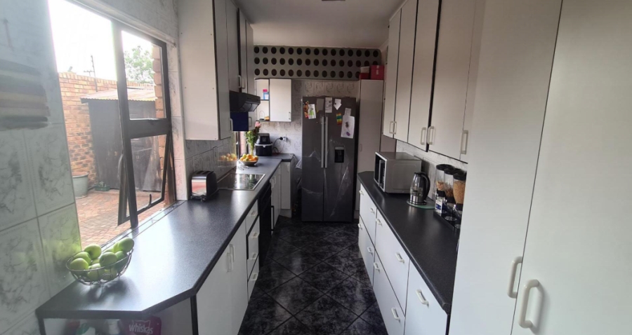 3 Bedroom Property for Sale in Bartlett Gauteng
