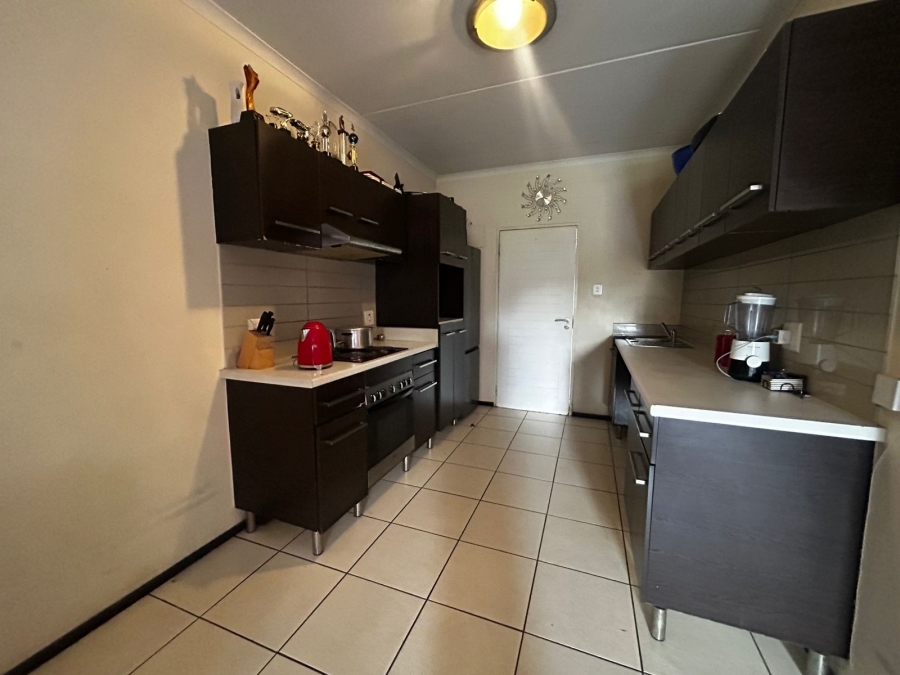 2 Bedroom Property for Sale in Oakdene Gauteng