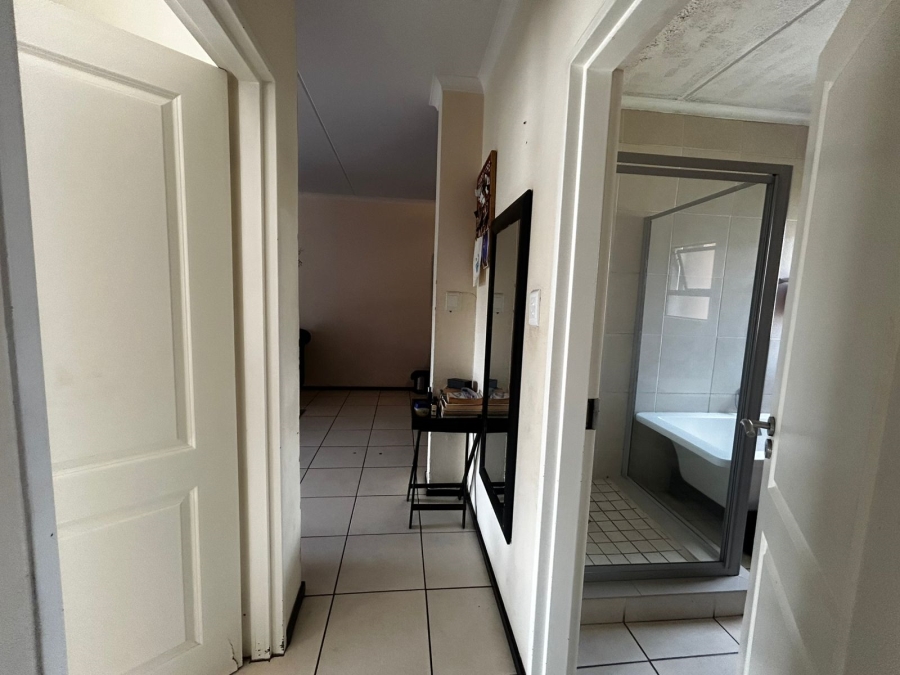 2 Bedroom Property for Sale in Oakdene Gauteng