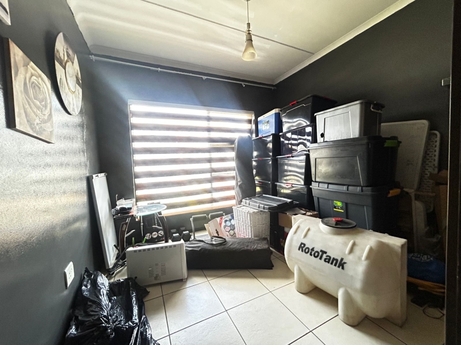 2 Bedroom Property for Sale in Oakdene Gauteng
