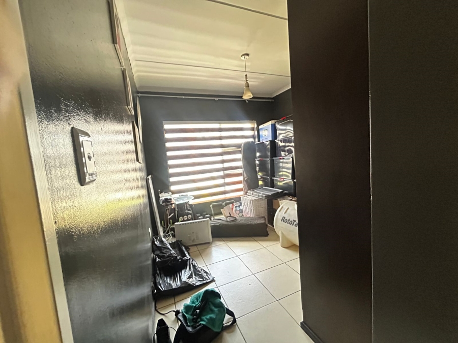 2 Bedroom Property for Sale in Oakdene Gauteng