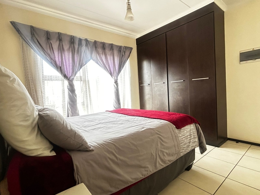 2 Bedroom Property for Sale in Oakdene Gauteng