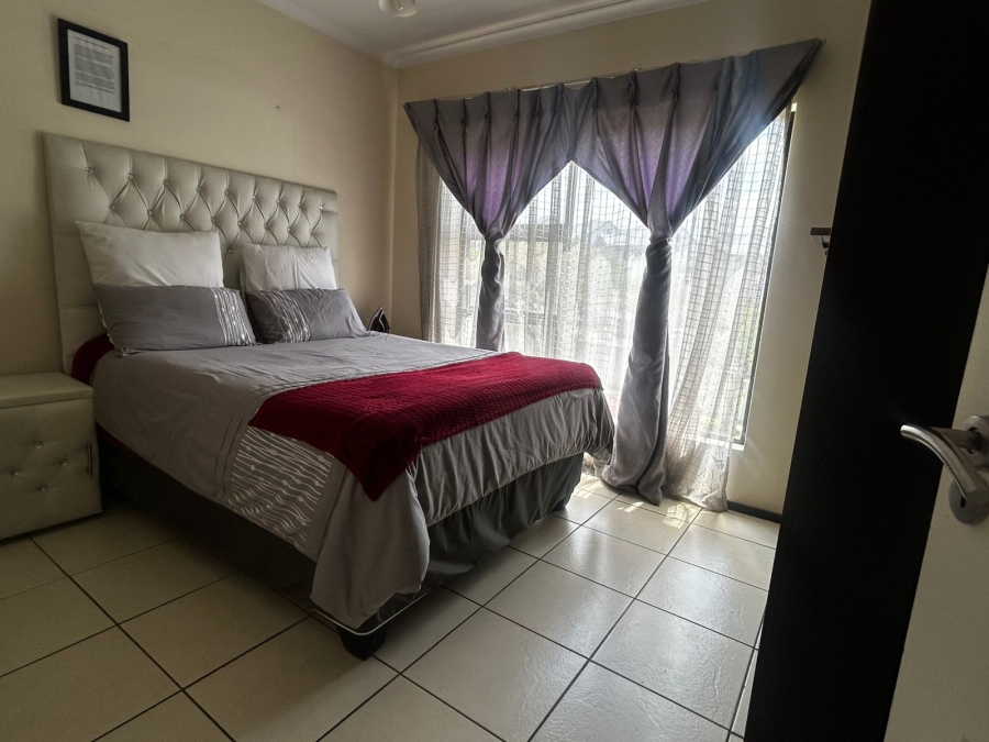 2 Bedroom Property for Sale in Oakdene Gauteng