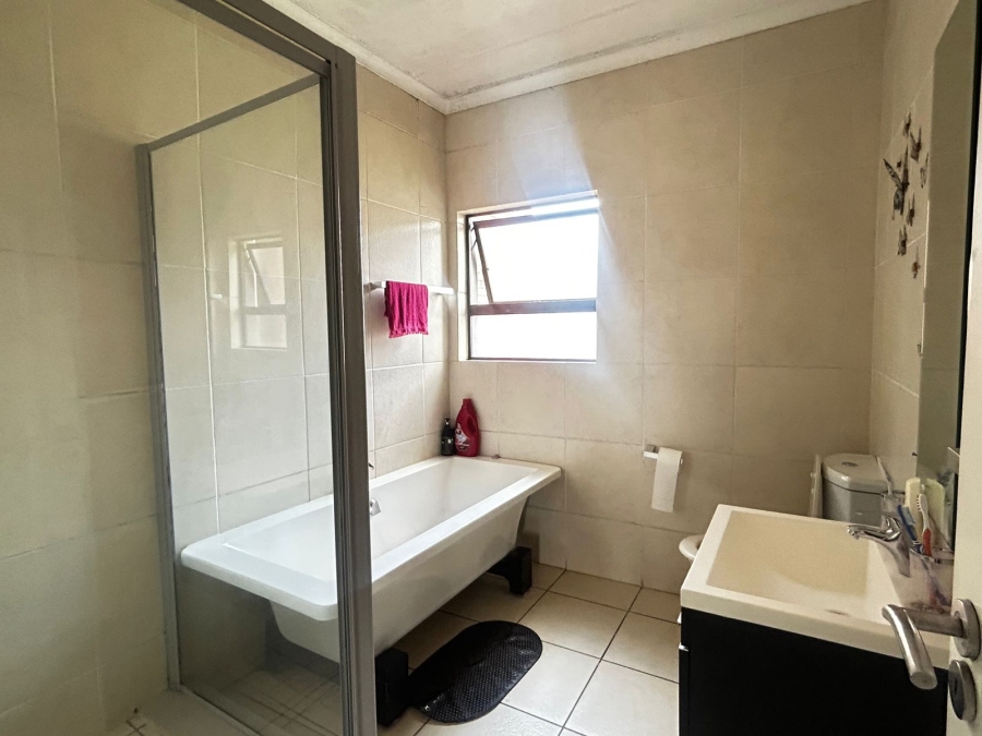 2 Bedroom Property for Sale in Oakdene Gauteng