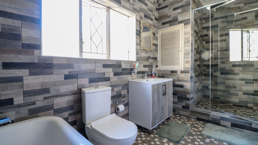 4 Bedroom Property for Sale in Savoy Estate Gauteng