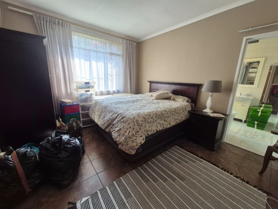3 Bedroom Property for Sale in Strubenvale Gauteng