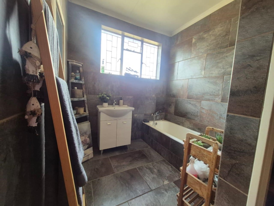 3 Bedroom Property for Sale in Strubenvale Gauteng