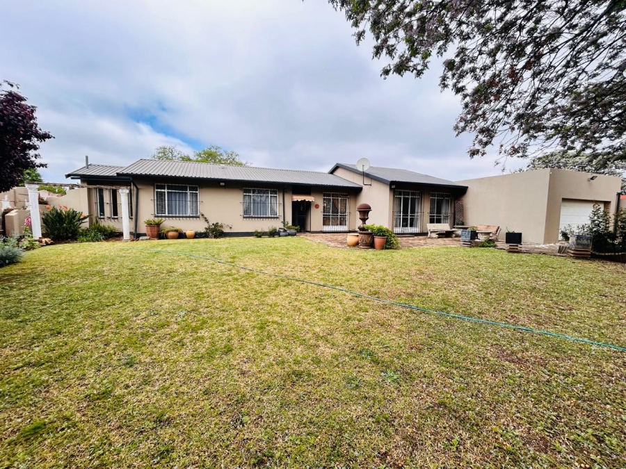 3 Bedroom Property for Sale in Strubenvale Gauteng
