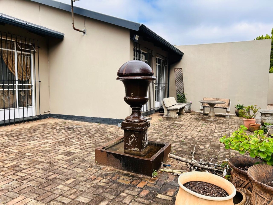 3 Bedroom Property for Sale in Strubenvale Gauteng