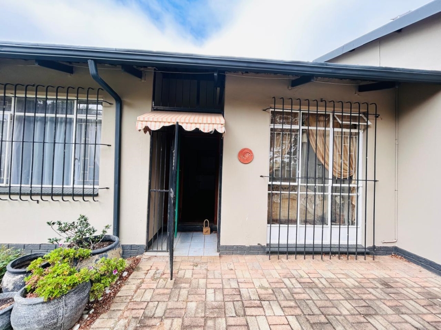 3 Bedroom Property for Sale in Strubenvale Gauteng
