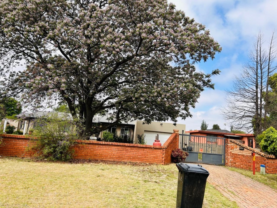 3 Bedroom Property for Sale in Strubenvale Gauteng