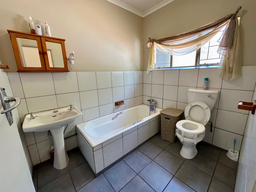 4 Bedroom Property for Sale in Ekklesia Gauteng