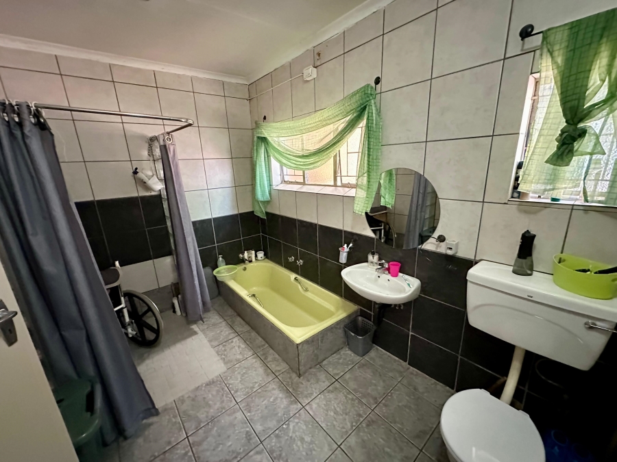 4 Bedroom Property for Sale in Ekklesia Gauteng