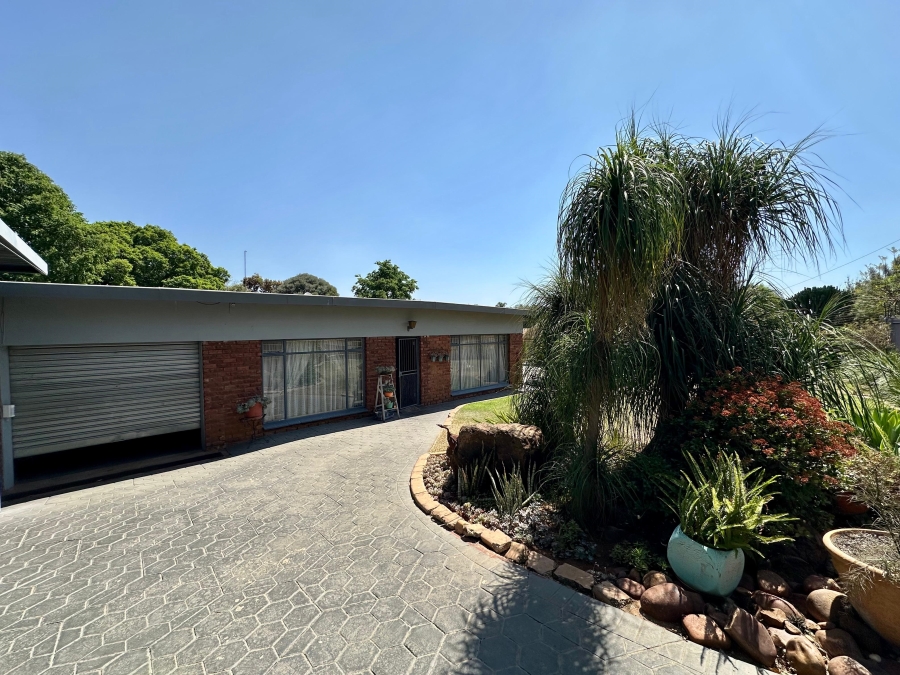 4 Bedroom Property for Sale in Ekklesia Gauteng