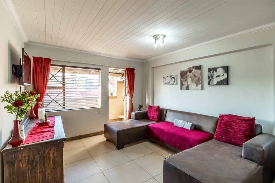 2 Bedroom Property for Sale in Waverley Gauteng