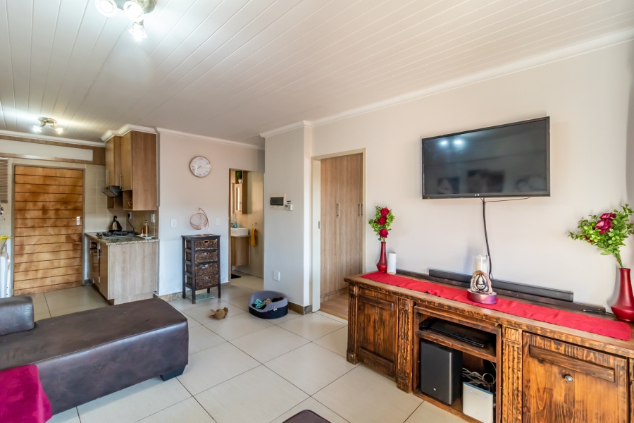 2 Bedroom Property for Sale in Waverley Gauteng
