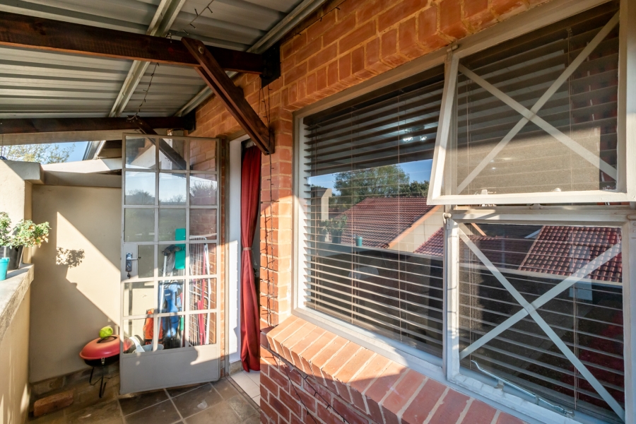 2 Bedroom Property for Sale in Waverley Gauteng