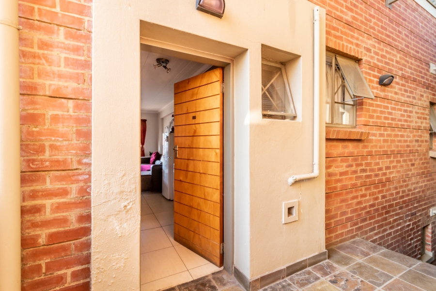 2 Bedroom Property for Sale in Waverley Gauteng