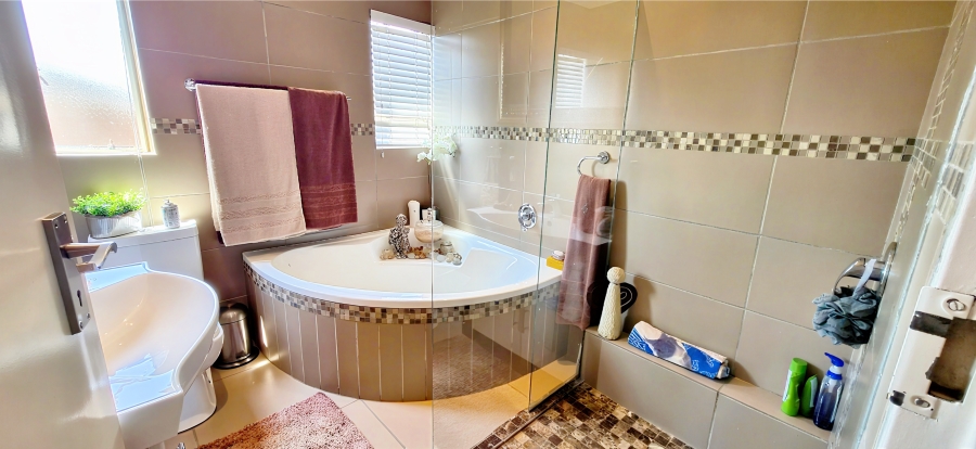3 Bedroom Property for Sale in Magalieskruin Gauteng