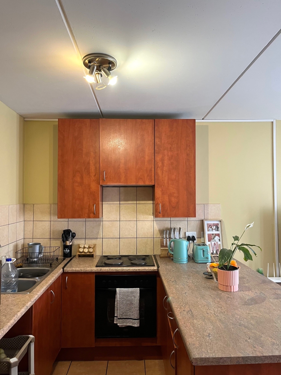 1 Bedroom Property for Sale in Grand Central Gauteng
