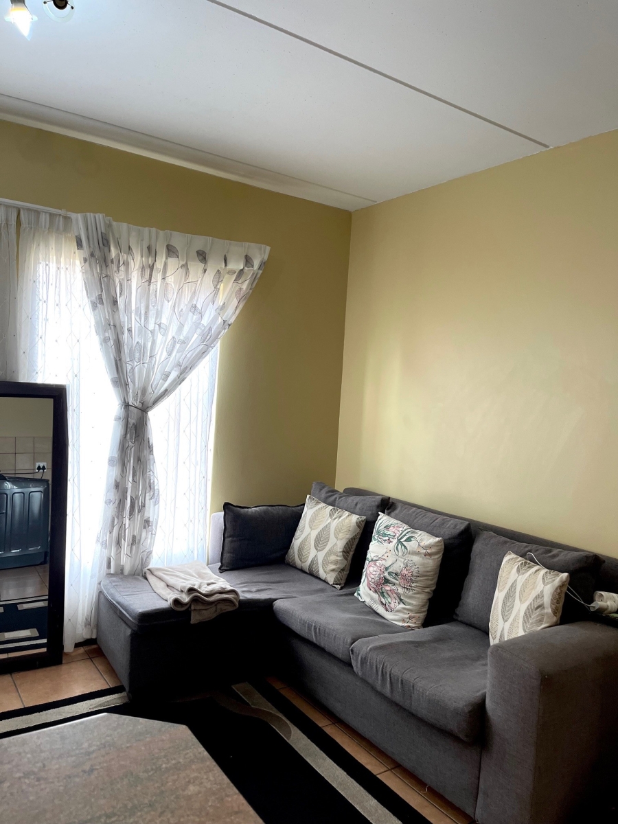 1 Bedroom Property for Sale in Grand Central Gauteng