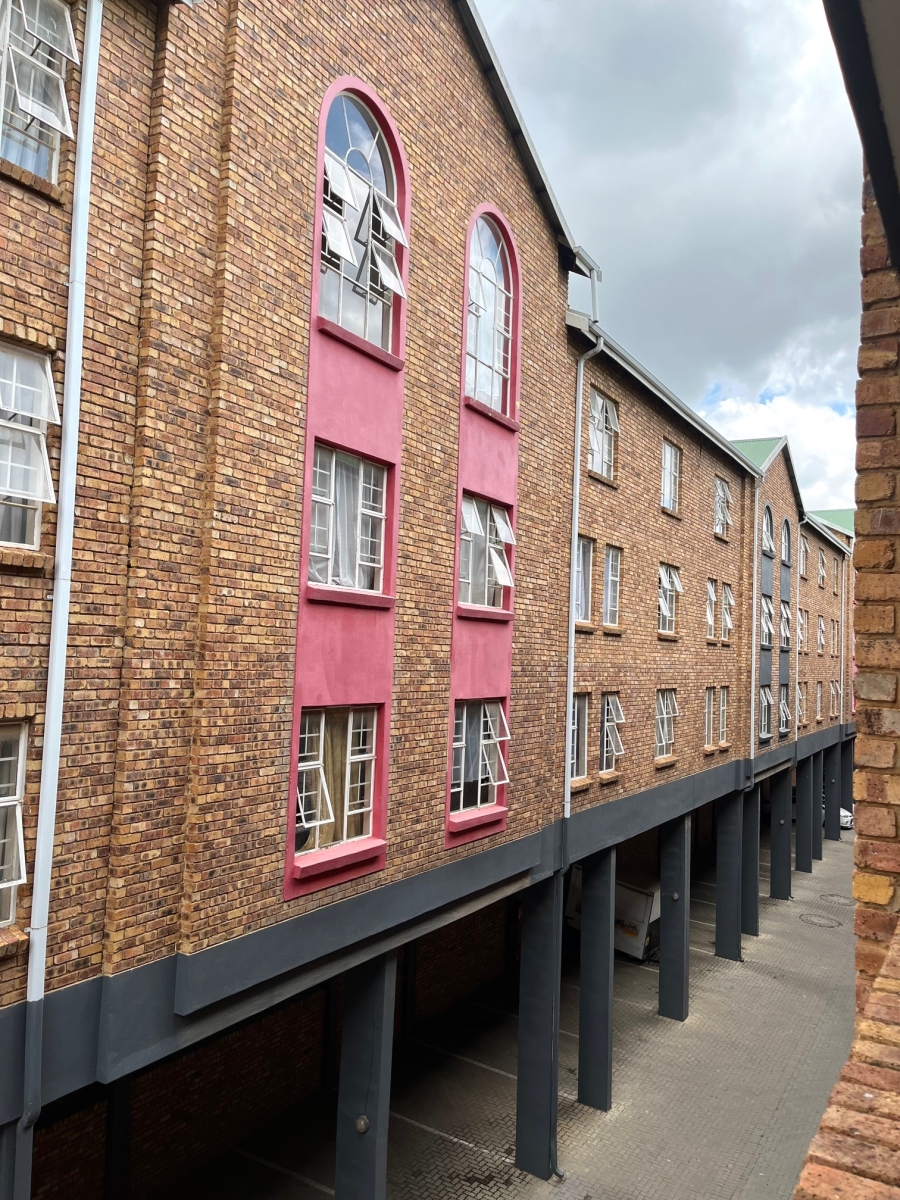 1 Bedroom Property for Sale in Grand Central Gauteng