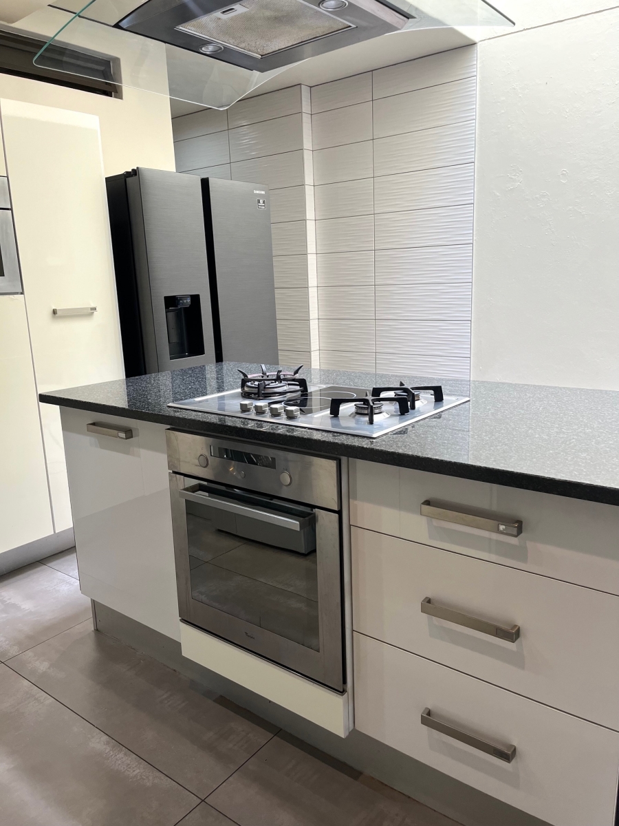 To Let 2 Bedroom Property for Rent in Sandown Gauteng